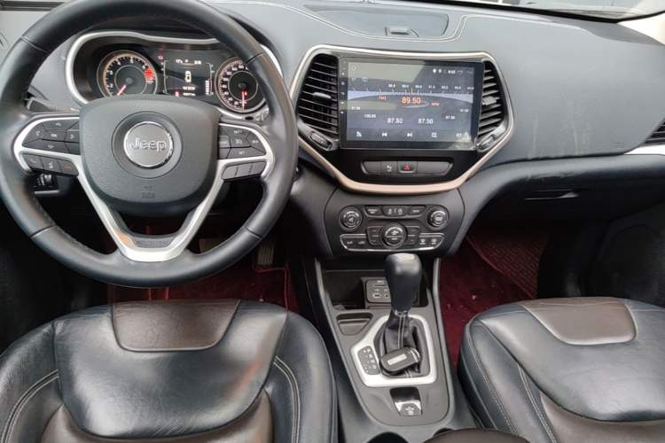 Used Jeep Cherokee 2017 2.4L Leading Edition
