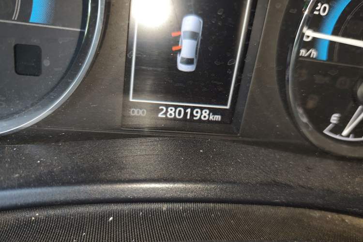 Used Toyota Levin 2017 Revised Dual-Engine 1.8H GS E-CVT Elite Sunroof Version China V Standard
