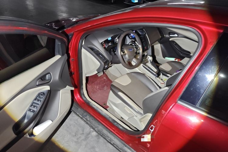 Used Ford Focus 2012 Hatchback 1.6L Automatic Fashion Edition
