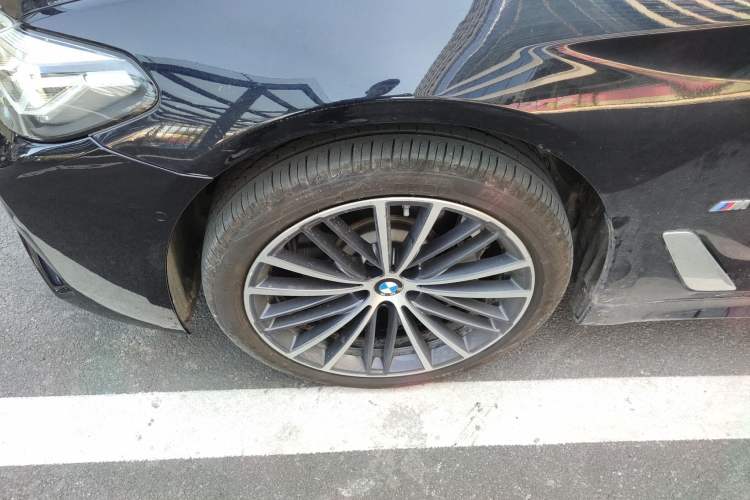 Used BMW 5 Series 2022 Second Facelift 530Li Leading Edition M Sport Package Left Front Wheel Hub