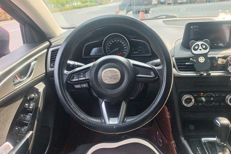 Used Mazda 3 Axela 2017 Sedan 1.5L Automatic Luxury Model Emission Standard China V Steering Wheel