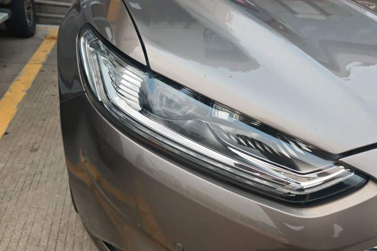 Used Ford Mondeo 2013 2.0L GTDi 200 Luxury Model Right Front Headlight
