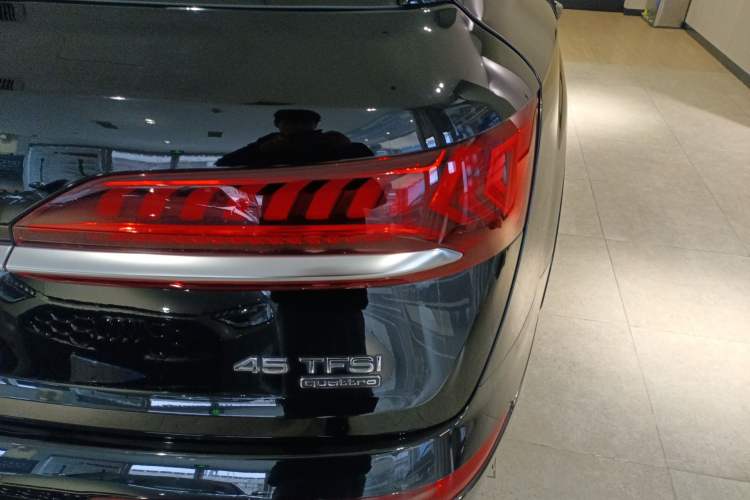 Used Audi Q7 2023 45 TFSI quattro S line Sport model
