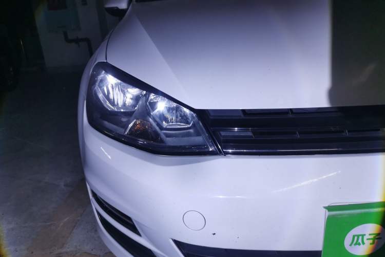 Used Volkswagen Golf 2014 1.4TSI Automatic Luxury Model Right Front Headlight