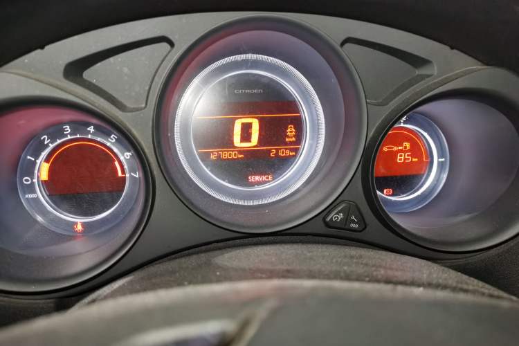 Used Citroen C4L 2014 1.8L Intelligent Drive Manual Enjoyment Model Odometer Close Up