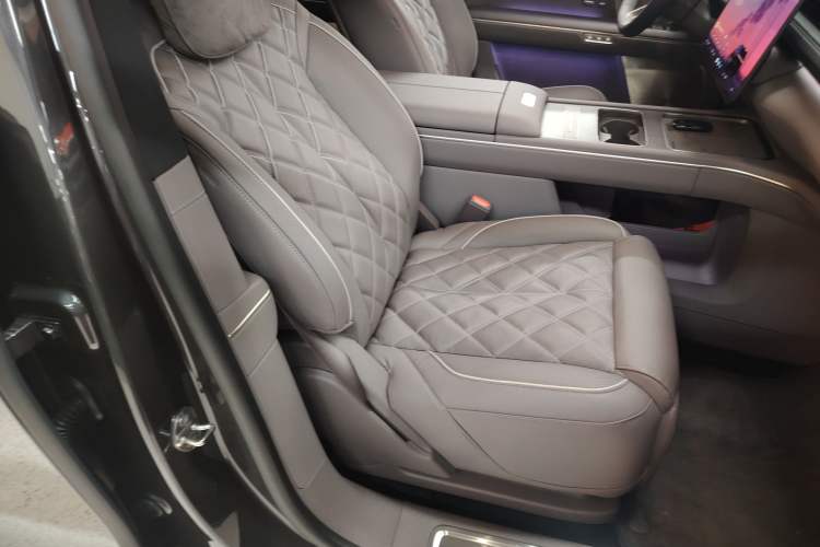 Used Nio ES8 2026 Model 6-seat Executive Luxury Edition Right Front Seat