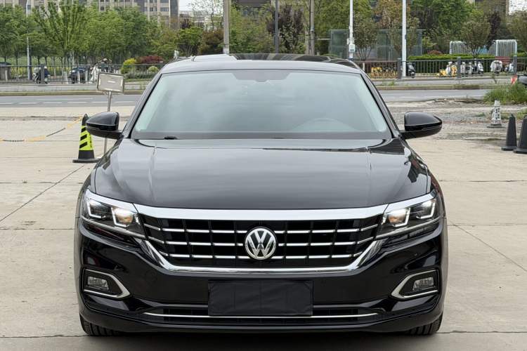 Used Volkswagen Passat 2020 330TSI Elite Edition China VI Front