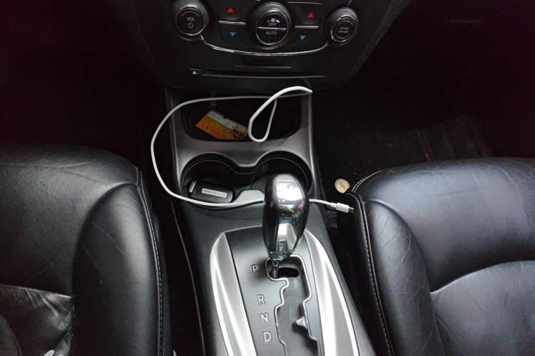 Used Dodge Journey 2013 2.4L Two-Wheel Drive Luxury Version