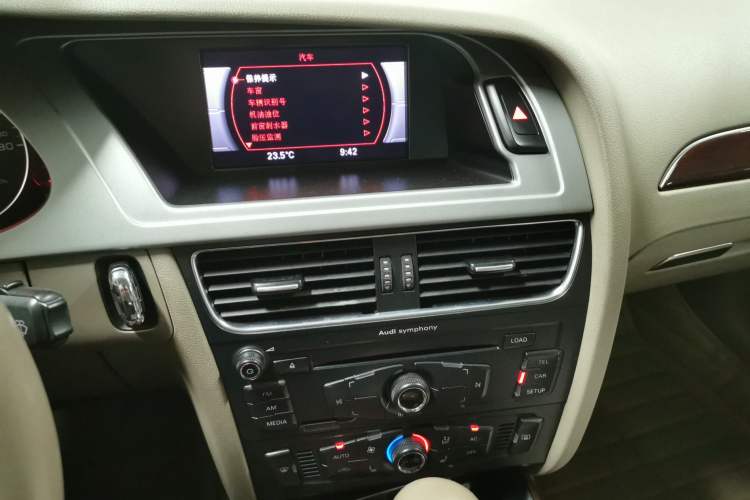 Used Audi A4L 2012 2.0 TFSI automatic Comfort trim level Audio And AC Panel