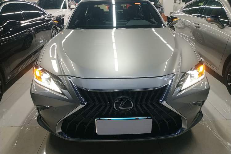 Used Lexus ES 2023 200 Excellence Edition
