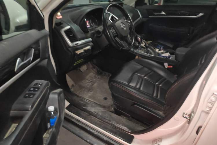 Used Dongfeng Aeolus AX7 2016 2.0L Automatic Zhiyi Trim
