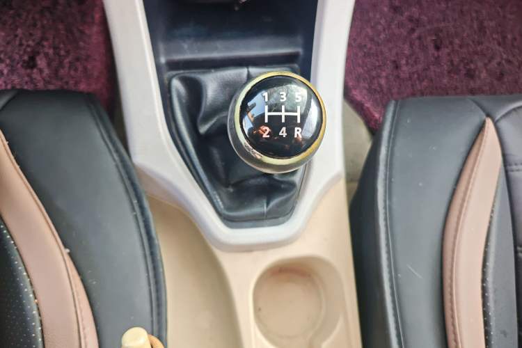 Used Soueast V5 Lingzhi 2012 1.5L Manual Comfort Edition Gear Lever