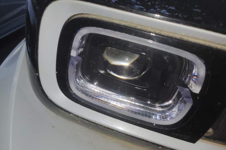 Used Baojun KiWi EV 2021 Artist Model Lithium Iron Phosphate Right Front Headlight