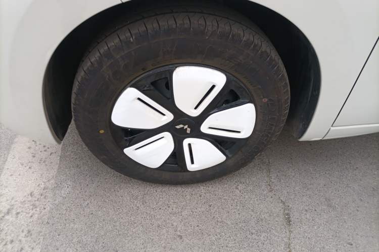 Used Wuling Hongguang MINIEV 2025 Four-Door Version Advanced Edition Left Front Wheel Hub