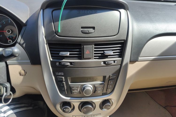 Used Buick Excelle 2011 1.6 LX-MT Audio And AC Panel