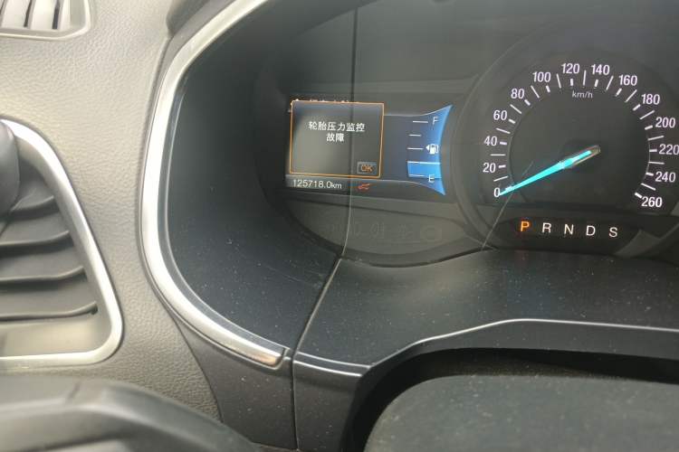 Used Ford Edge 2015 2.0T GTDi Two-Wheel-Drive High-Line Version
