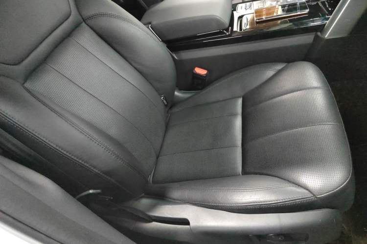 Used Land Rover Discovery 2017 3.0 SC V6 S Right Front Seat