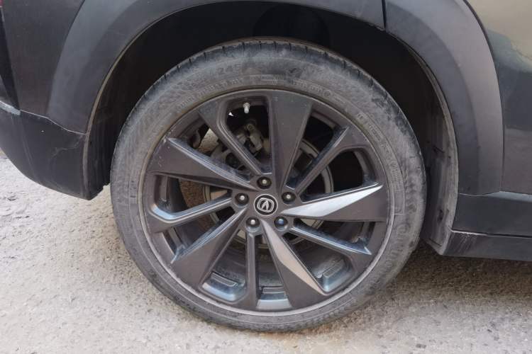 Used CHANGAN UNI-T 2020 1.5T Prestige Version Right Rear Wheel Hub