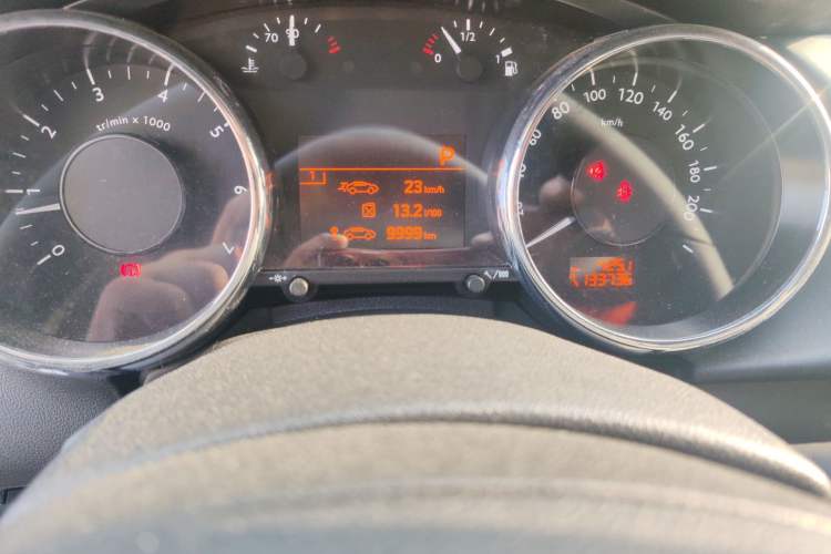 Used Peugeot 3008 2013 1.6THP Roland Garros Edition Odometer Close Up