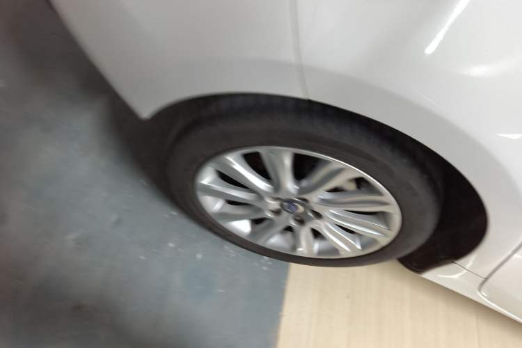 Used Volvo V40 2014 2.0T Zhiya Edition Right Rear Wheel Hub