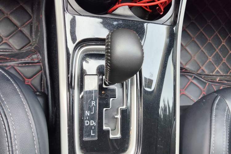 Used Mitsubishi Outlander 2019 2.0L Two-Wheel Drive Comfort Edition 5 Seats China VI Standard