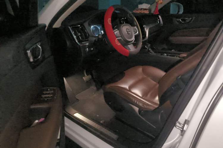 Used Volvo XC60 2018 T5 4x4 Zhiyi Edition