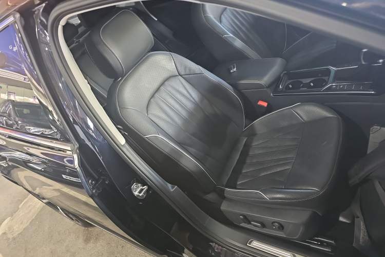 Used Volkswagen Passat 2023 330TSI Starry Luxury Edition
