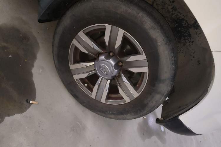 Used GAC Gonow GX6 2015 2.4L Two-Wheel-Drive Flagship Edition Right Front Wheel Hub