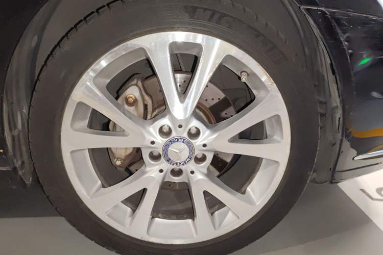 Used Mercedes-Benz S-Class 2012 S 400 L HYBRID Grand Edition Right Front Wheel Hub