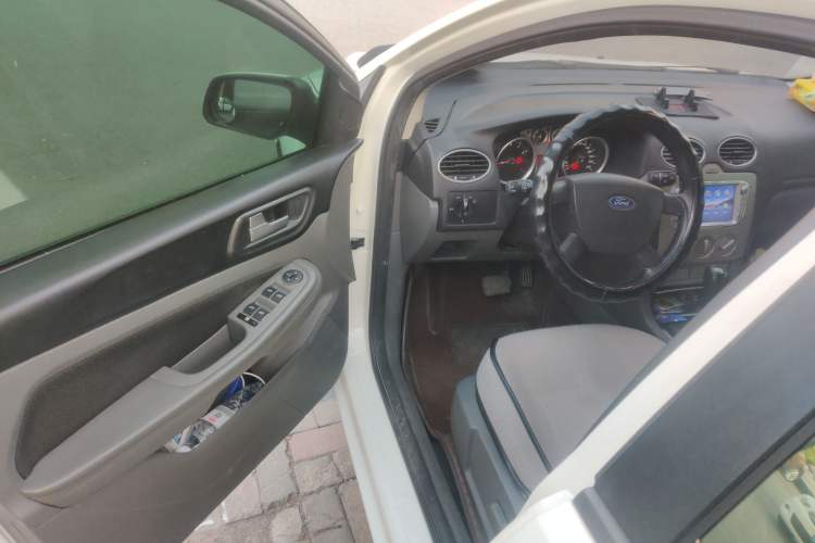 Used Ford Focus 2013 Hatchback Classic 1.8L Automatic Base Model
