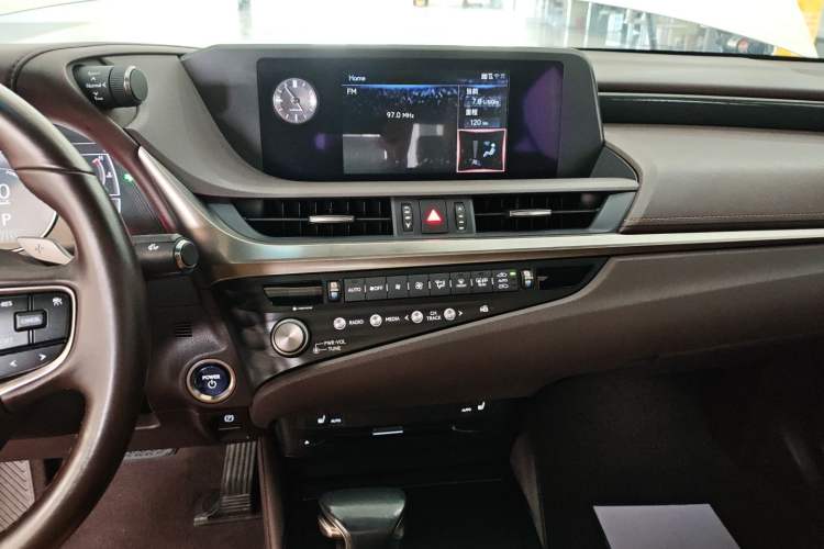 Used Lexus ES 2020 300h Premier Edition
