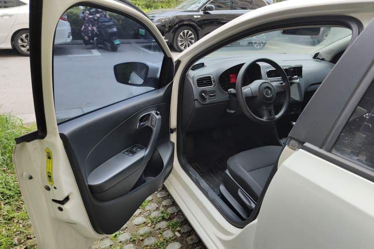 Used Volkswagen Polo 2013 1.6L Automatic Comfort Edition Driver Seat