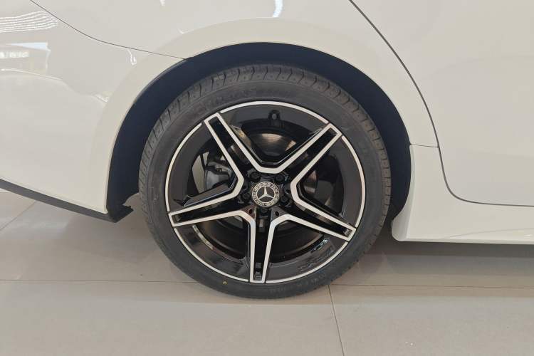 Used Mercedes-Benz CLS 2023-Year Restyled CLS 260