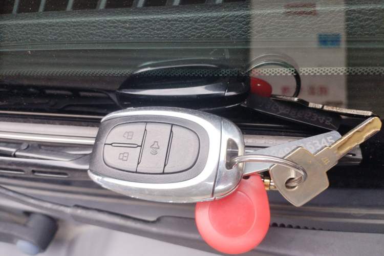 Used SAIC MAXUS T70 2021 2.0T Diesel Automatic 4x4 Elite Edition Standard Cab High Ground Clearance
