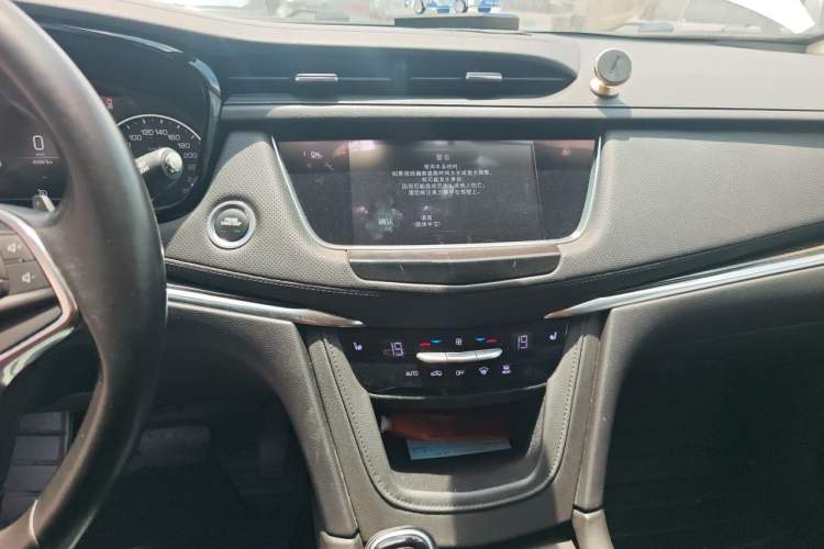 Used Cadillac XT5 2018 25T Luxury Model