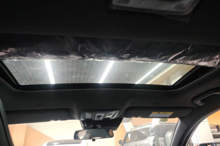 Used Changan UNI-V iDD 2024 Blue Whale Smart Electric iDD 136km ZhiKu Model
