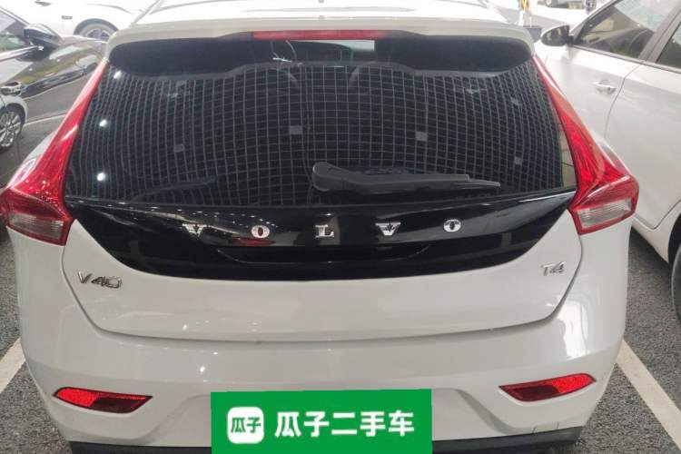 Used Volvo V40 2016 T4 Smart Luxury Edition
