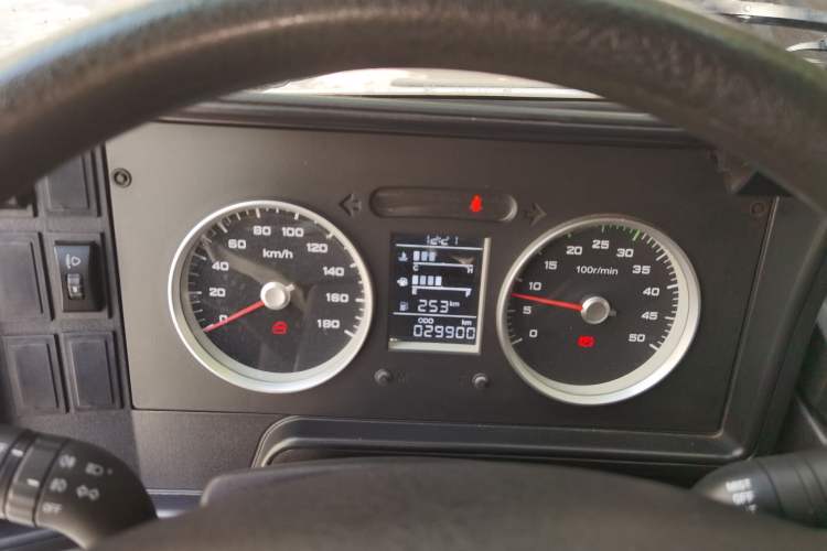 Used Iveco Daily 2017 2.5T A35 Passenger Van 5-7 Seats Model 47Z5
