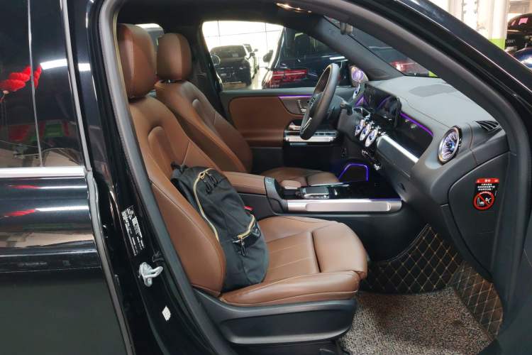 Used Mercedes-Benz GLB 2023 GLB 220 Fashion Model Right Front Seat