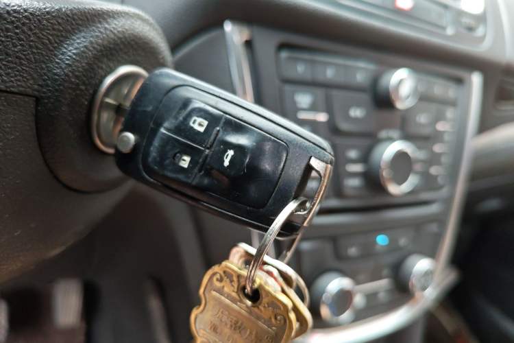 Used Buick Encore 2015 1.4T Automatic Two-Wheel Drive Urban Elite Version Vehicle Key