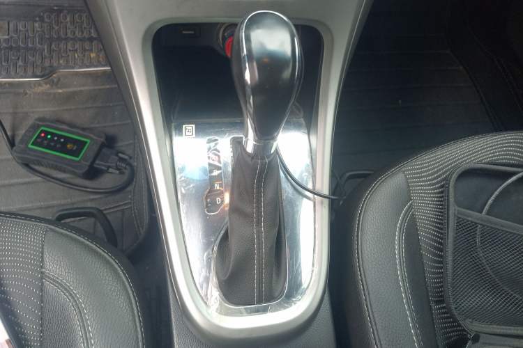 Used Buick GT 2014 XT 1.6L Automatic Fashion Edition Gear Lever