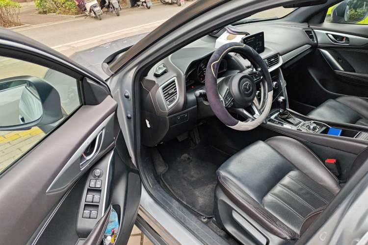 Used Mazda CX-4 2018 2.0L Automatic Two-Wheel Drive Blue Sky Premium Upgrade Version China V Standard