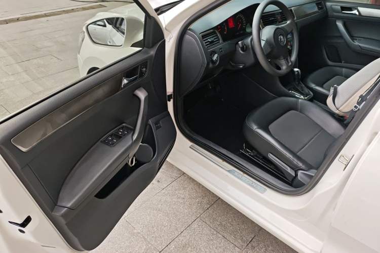 Used Volkswagen Santana 2015 1.6L Automatic Comfort Edition
