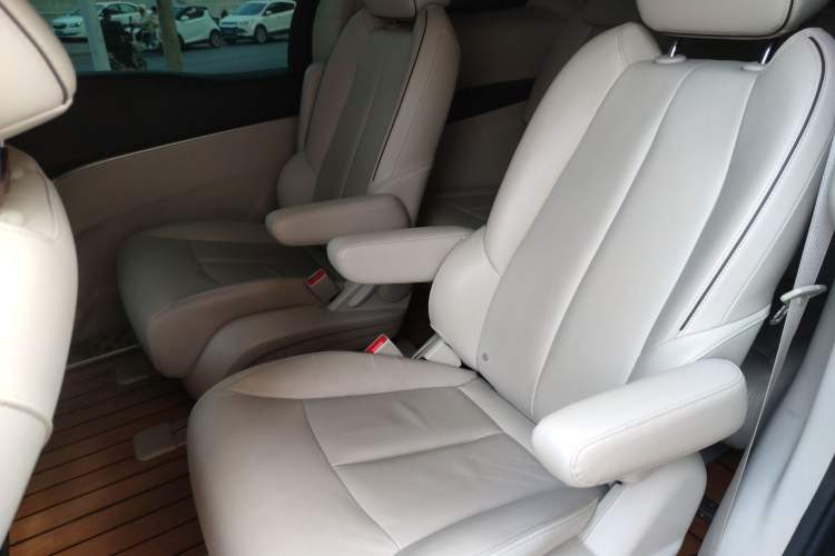 Used Buick GL8 2021 Land Cruiser Executive Class 652T Luxury Model
