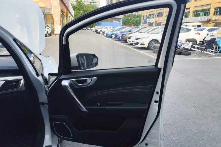 Used Geely Auto Vision X3 2019 Upgraded Model 1.5L Manual Elite Version