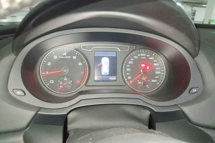 Used Audi Q3 2013 35 TFSI quattro Comfort Model Instrument Cluster