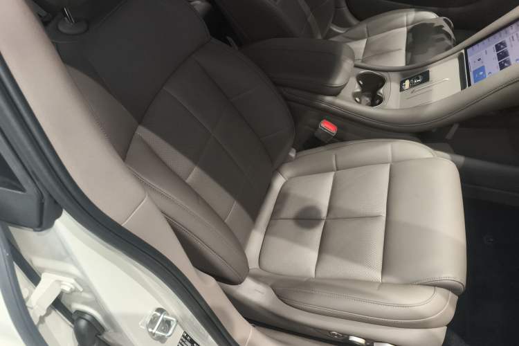 Used IM L6 2025 Ultra Model Right Front Seat