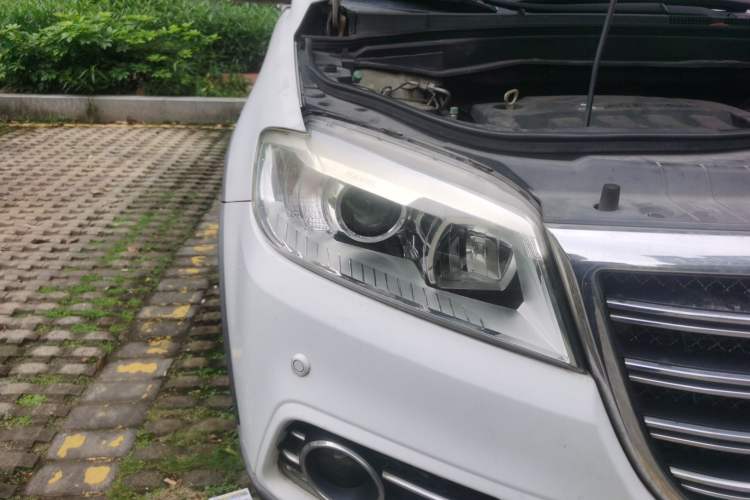 Used Haval H6 2013 Upgraded Model 2.4L Automatic Two-Wheel Drive Prestige Version
