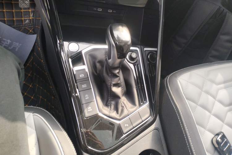 Used Volkswagen Tayron 2023 280TSI Two-Wheel-Drive Luxury Plus Advanced Version Gear Lever