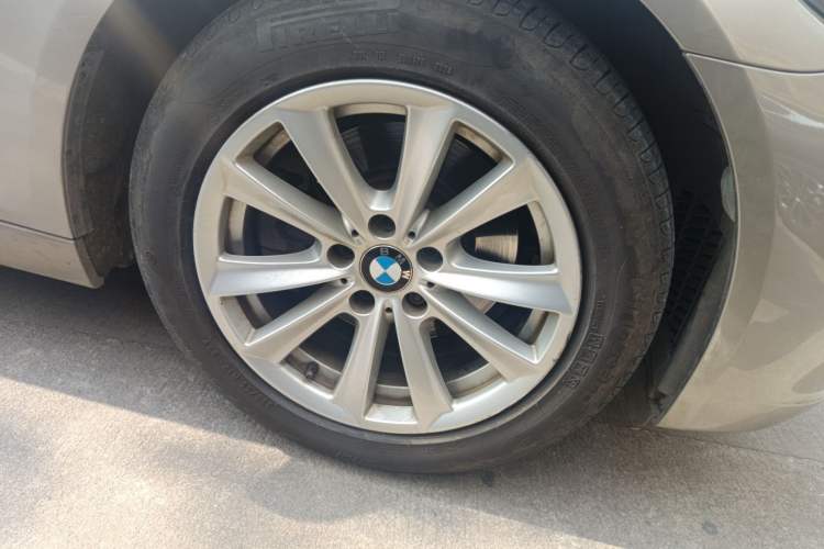 Used BMW 5 Series 2014 520Li Elegant Model Right Front Wheel Hub